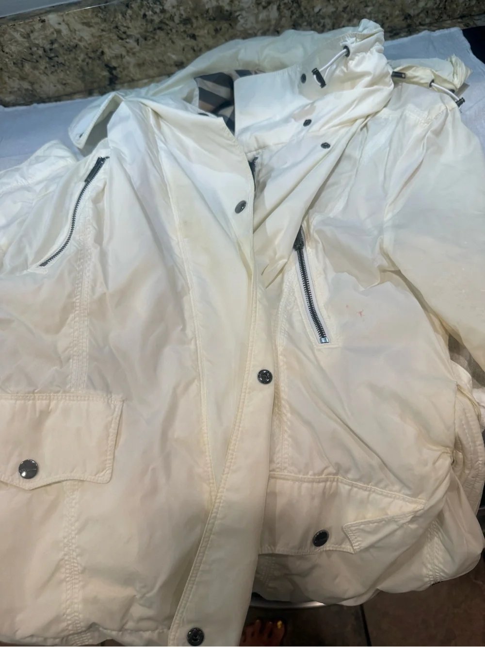 Burberry White Cream Belted Trench Coat with Zip Pockets - Picture 13 of 16